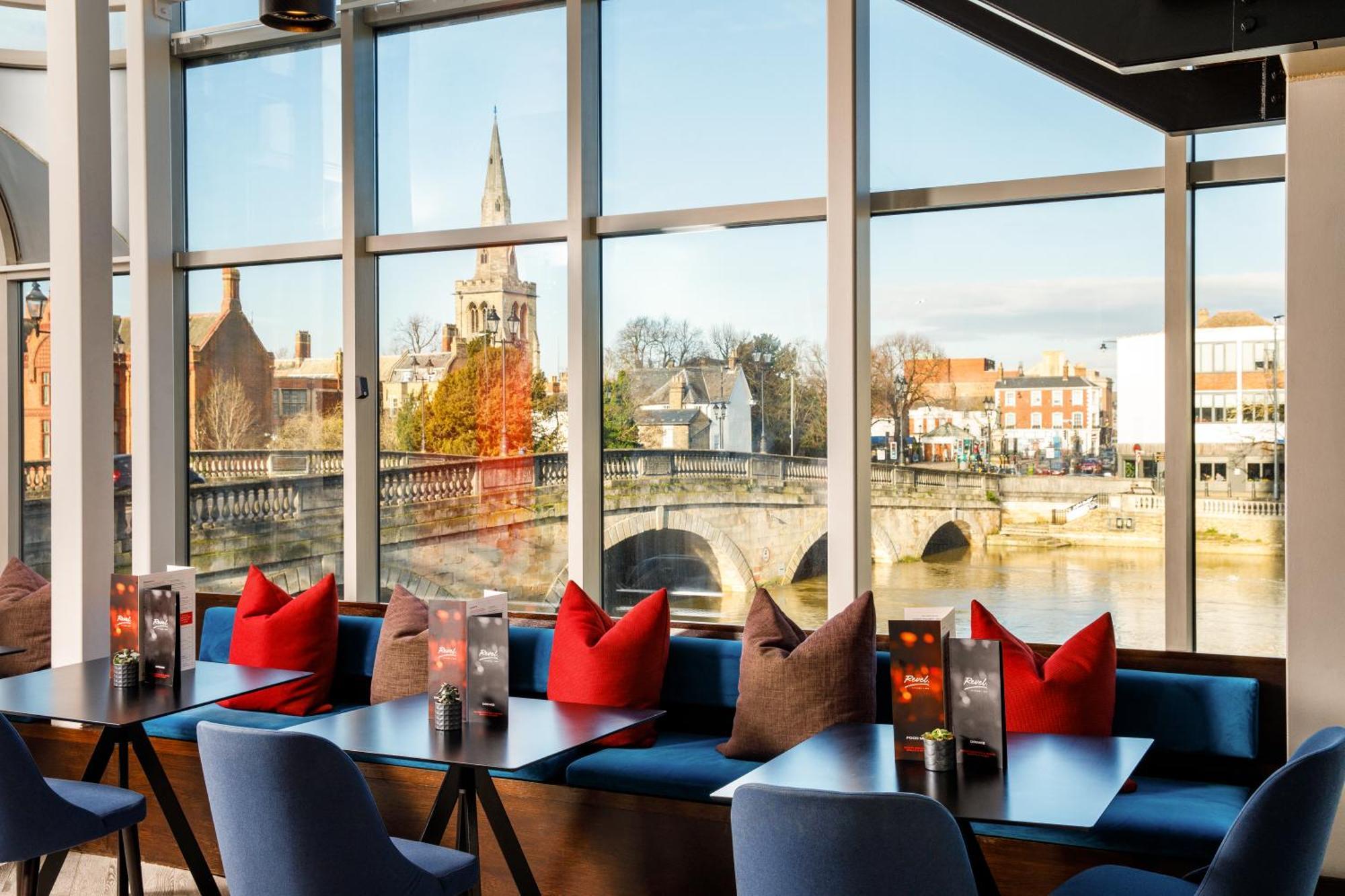 Mercure Bedford Centre Hotel Exteriör bild